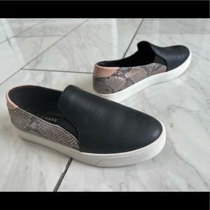 Come haan shoes size 7. Slip on pink and black snake skin